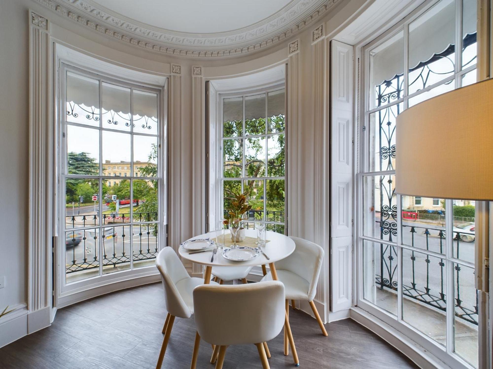チェルトナムBelle Vue Regency King Size W Free Parkingアパートメント エクステリア 写真